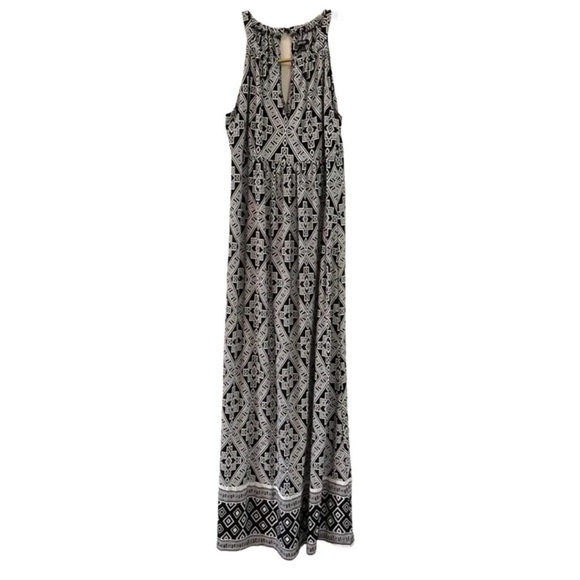 Apt. 9 Dresses & Skirts - APT.9 Halter Black & White Geometric Print Maxi Dress size Medium